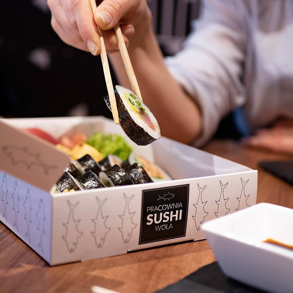 Thanks to the window in the paper box for sushi, you can easily display the food served.