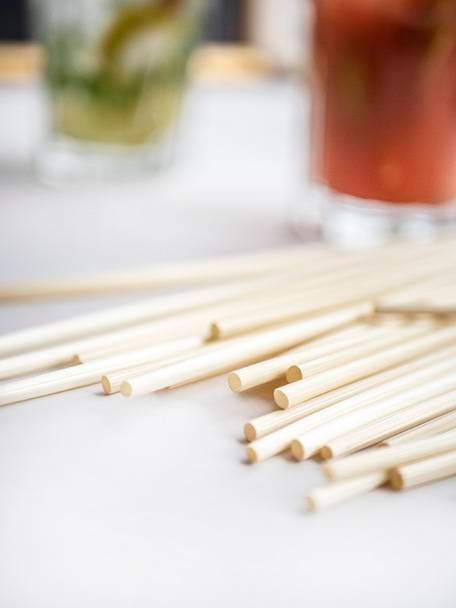 Natural straws are durable, completely biodegradable and they are a great substitute for plastic versions.