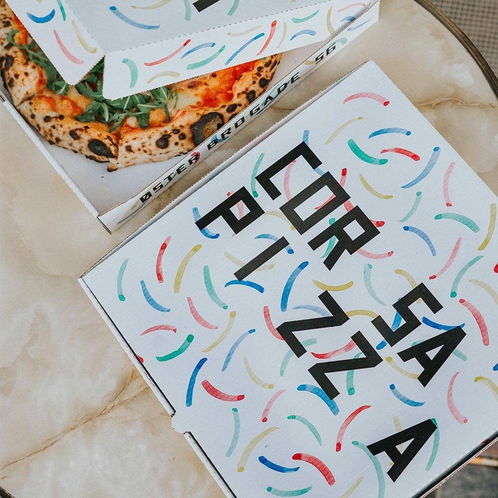 The pizza box of the Corsa pizzeria is distinguished by a cheerful and joyful design